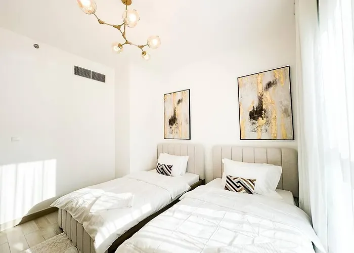 Vibrant 2Br Lake View Withpool&Gym Access 430B1