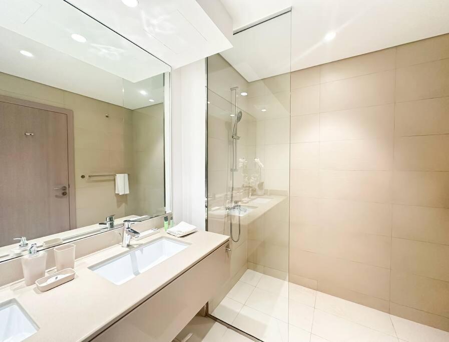 Apartamento Vibrant 2br View Withpool&gym Access 430b1 Abu Dhabi