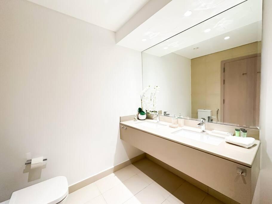 Vibrant 2br View Withpool&gym Access 430b1 Apartamento