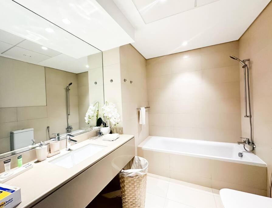 Vibrant 2br View Withpool&gym Access 430b1 *
