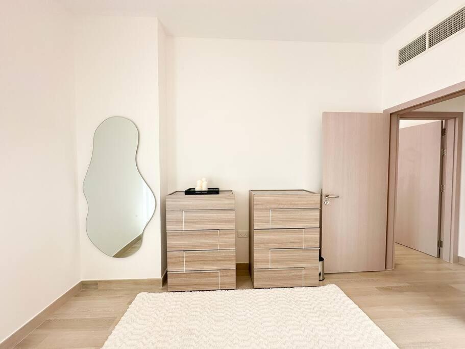 Apartamento Vibrant 2br View Withpool&gym Access 430b1 Abu Dhabi