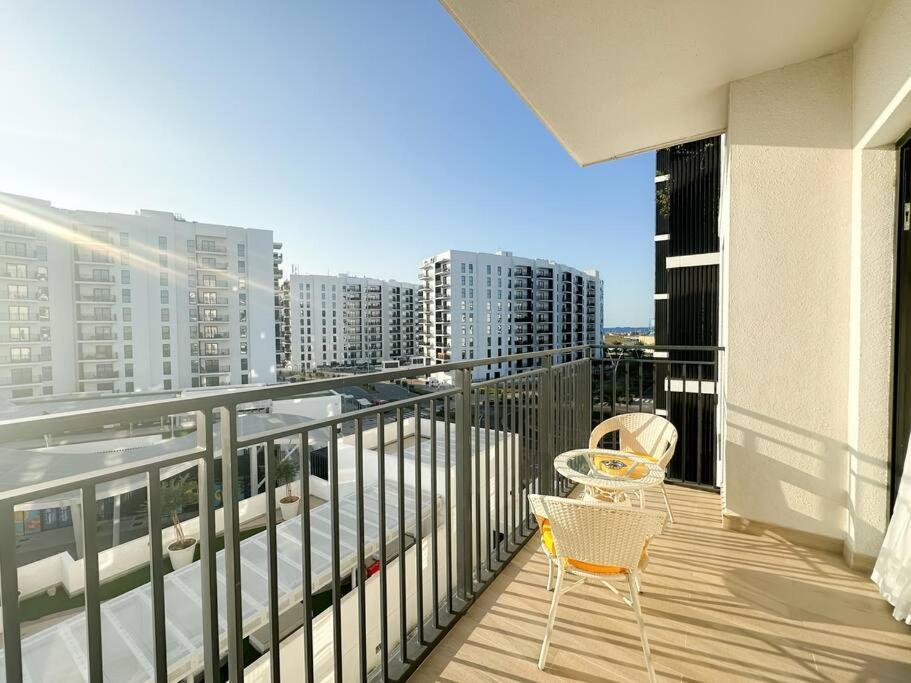 Vibrant 2br View Withpool&gym Access 430b1 Apartamento Abu Dhabi
