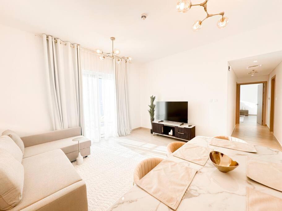 Vibrant 2br View Withpool&gym Access 430b1 Apartamento