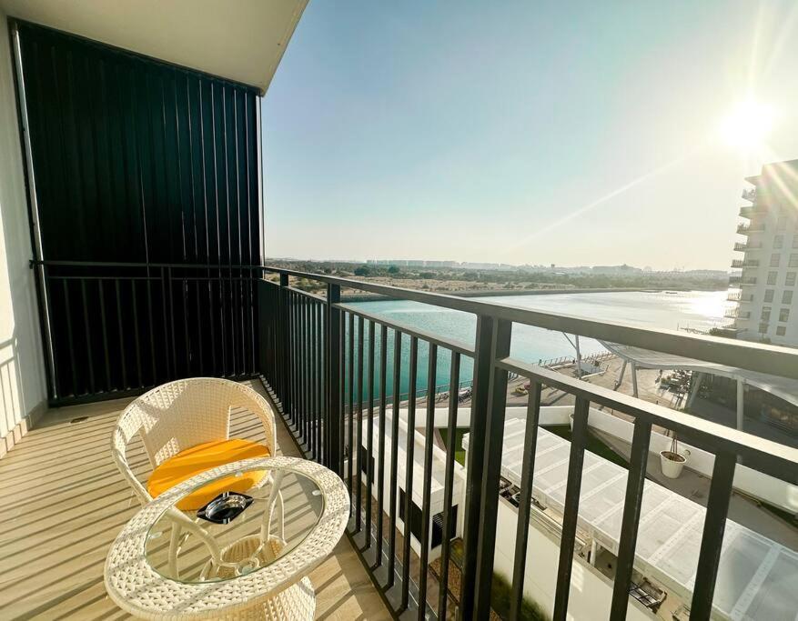 Vibrant 2br View Withpool&gym Access 430b1